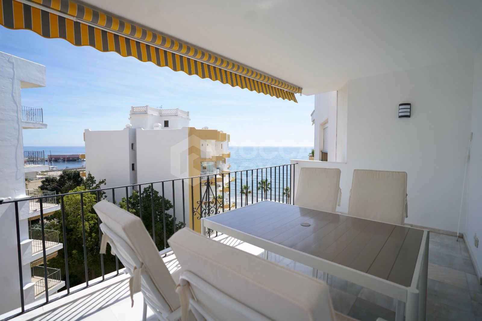 Luxury 3 Bedroom Apartment with Sea View in Marbella