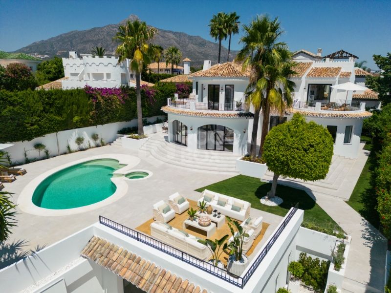 A Captivating Villa in Marbella's Scenic Landscape