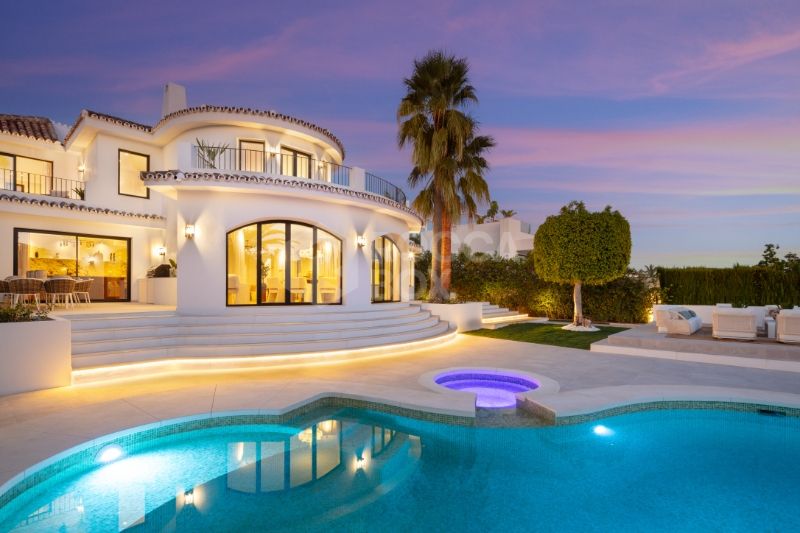 A Captivating Villa in Marbella's Scenic Landscape