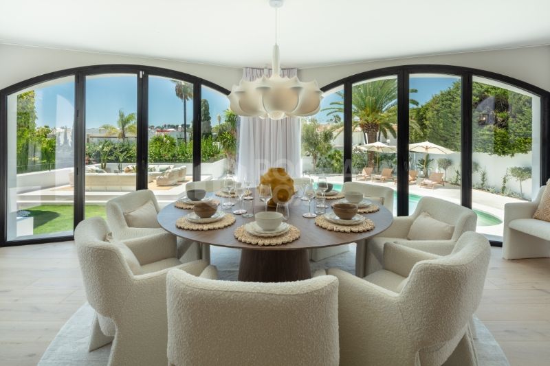 A Captivating Villa in Marbella's Scenic Landscape