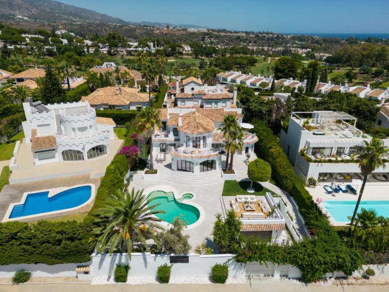 A Captivating Villa in Marbella's Scenic Landscape