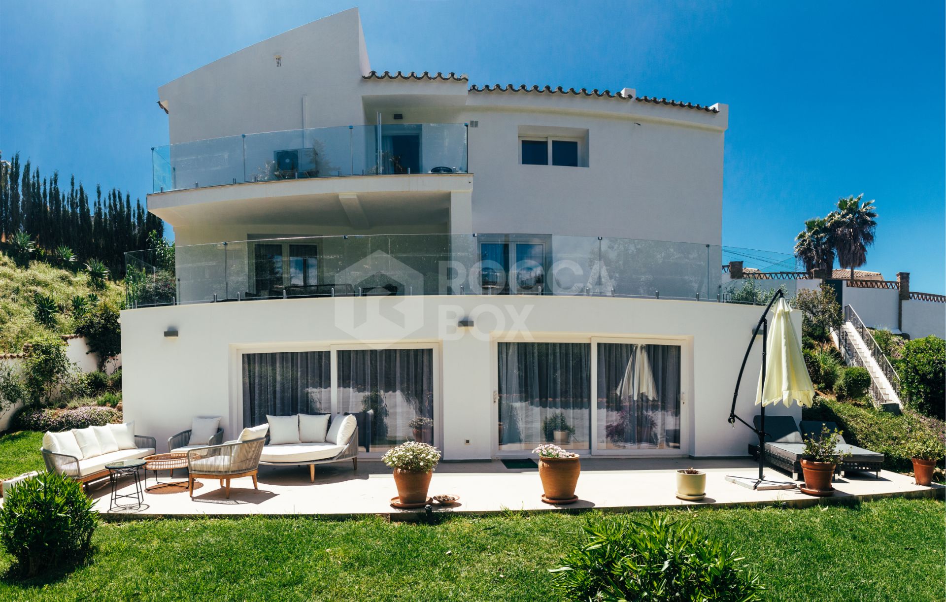 5 Bedroom Recently Renovated and Refurbished Villa