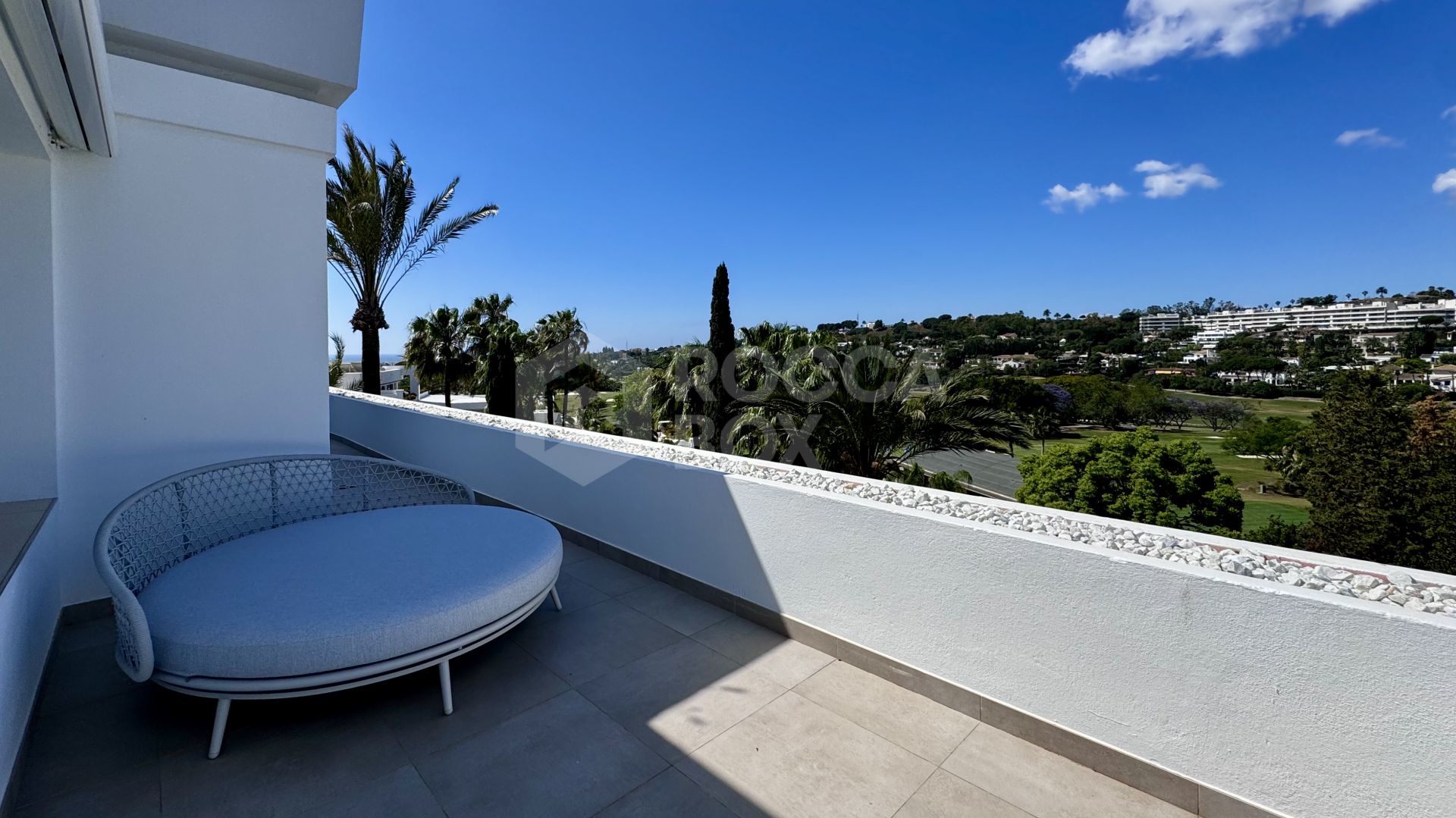 Penthouse with Stunning Golf and Sea Views in Nueva Andalucia