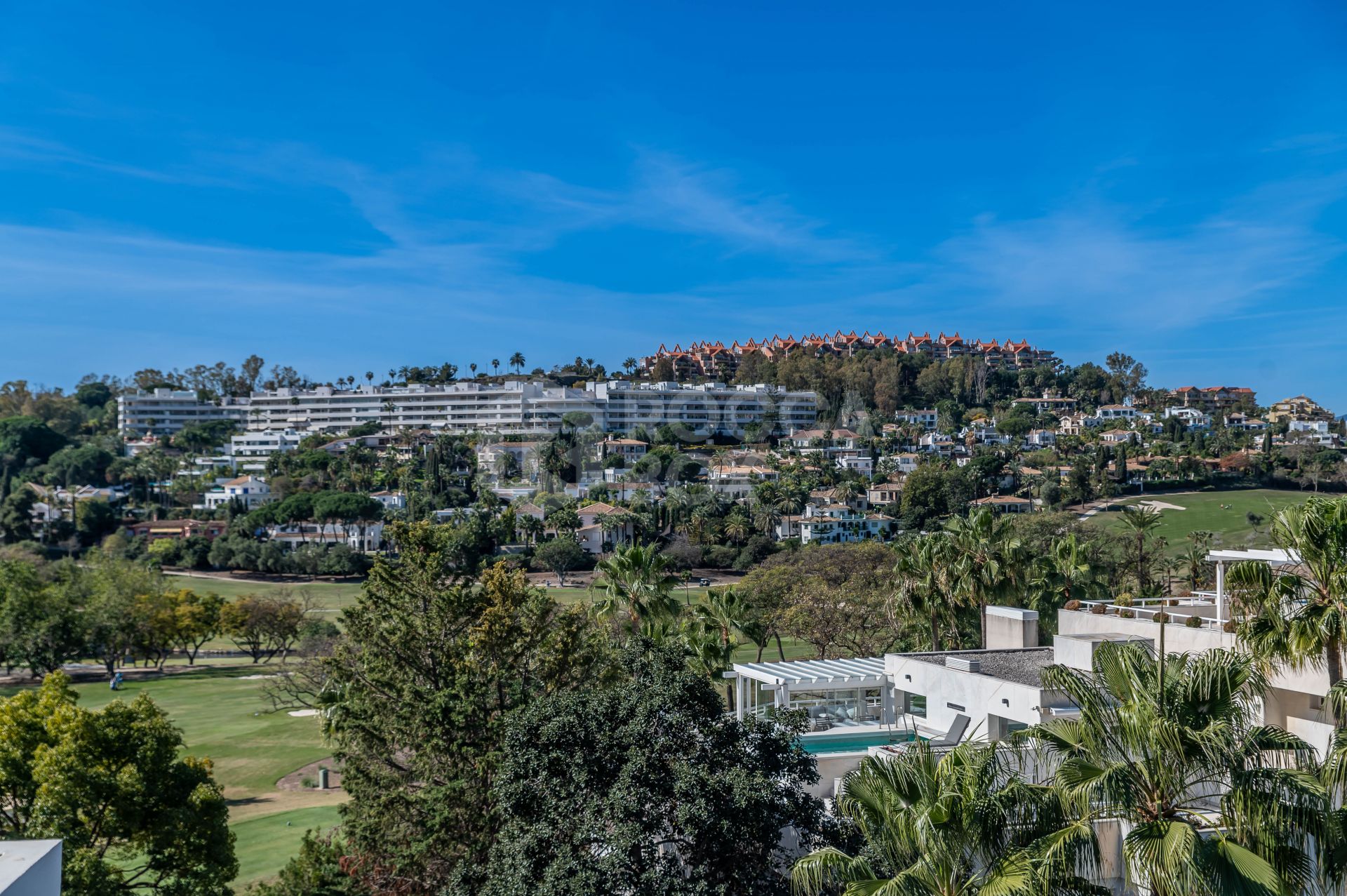 Penthouse with Stunning Golf and Sea Views in Nueva Andalucia