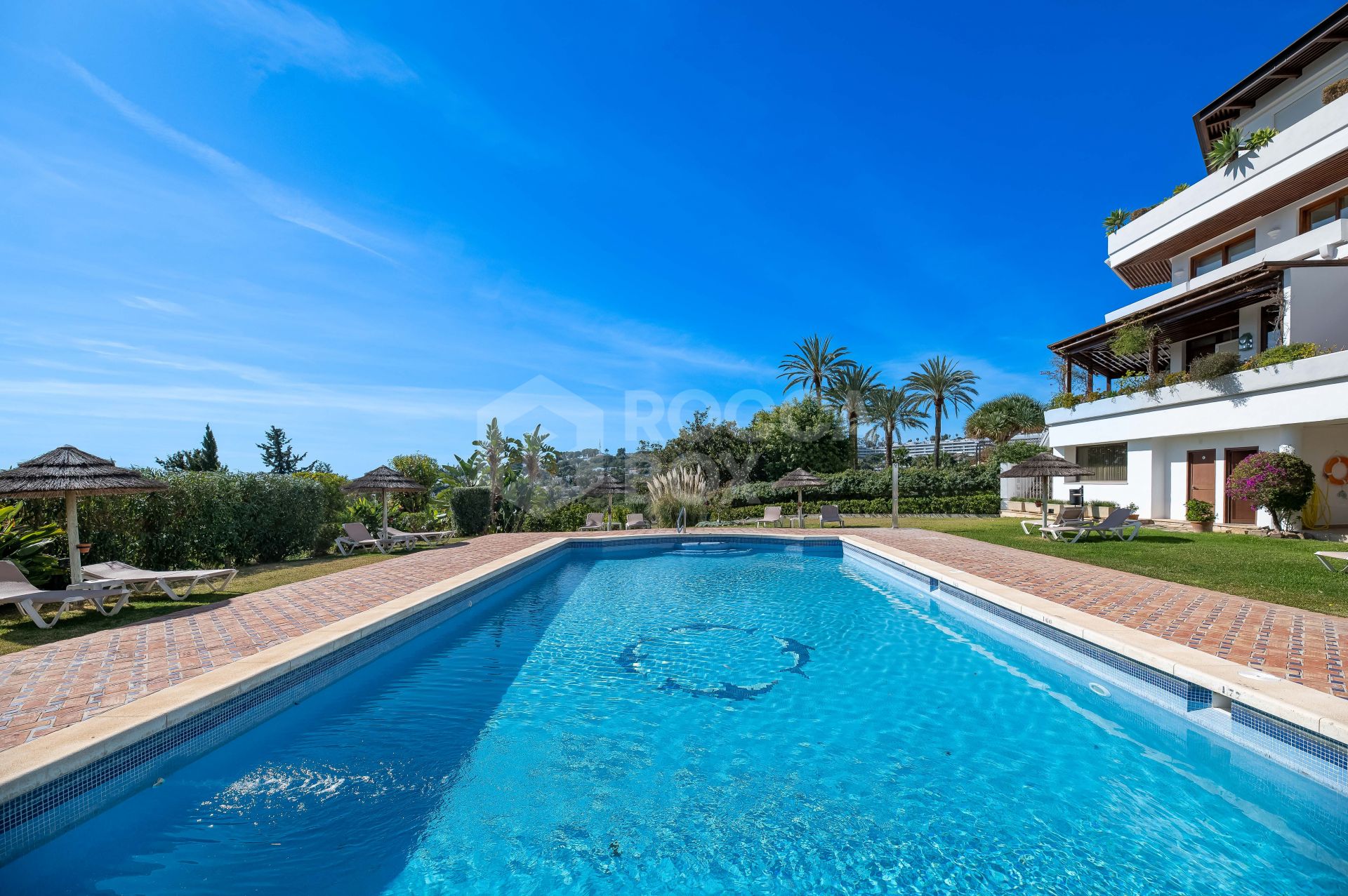 Penthouse with Stunning Golf and Sea Views in Nueva Andalucia