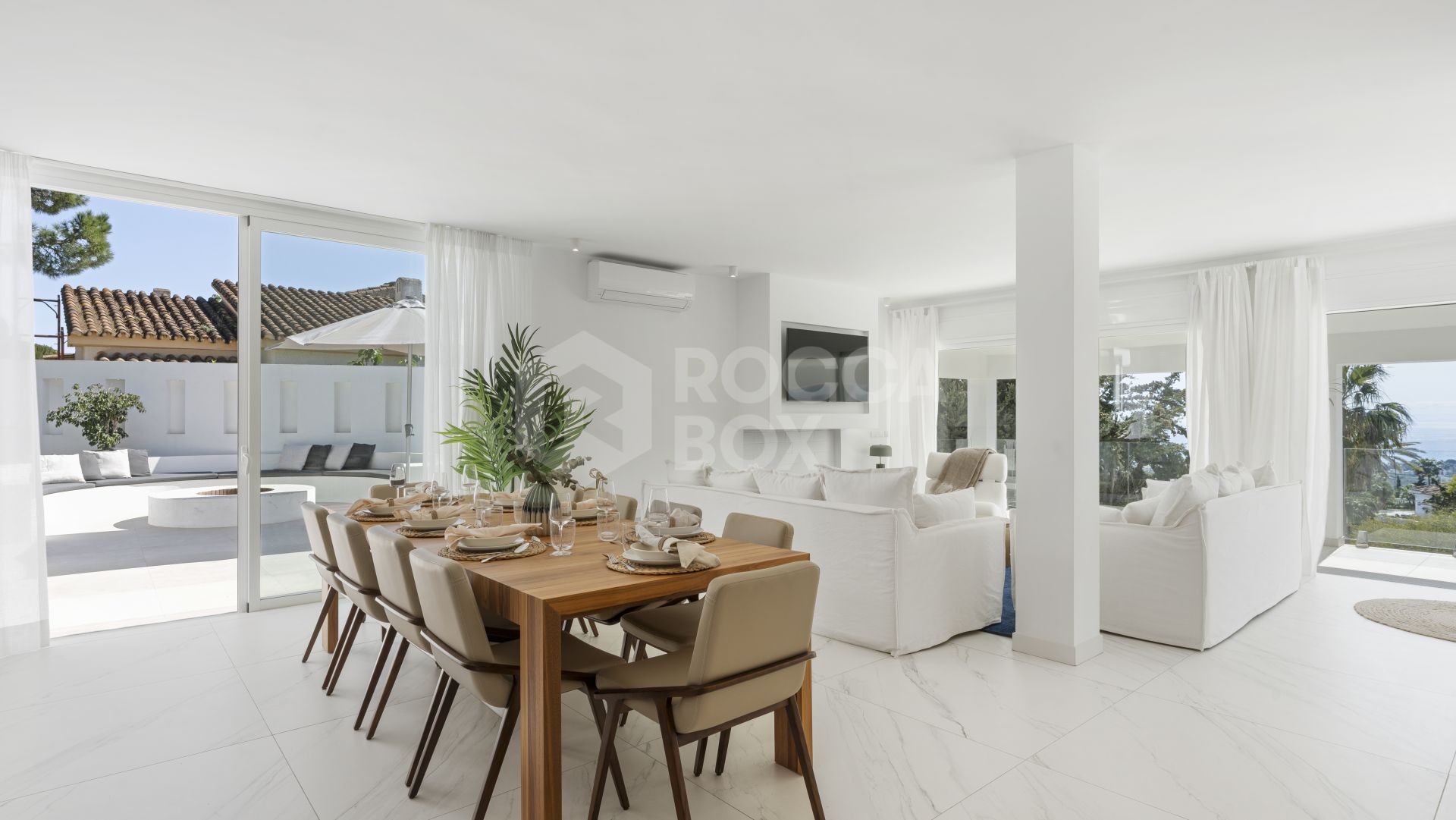 Villa Vista Mar: Luxurious Retreat in El Rosario, Marbella East