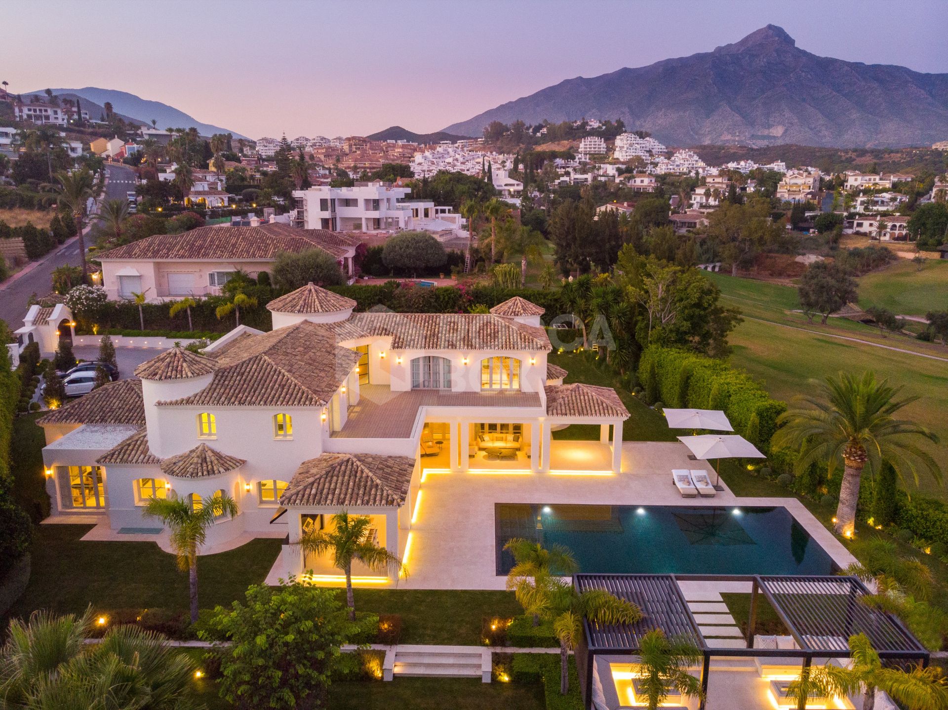 Magnificent Villa Overlooking Los Naranjos Golf Course