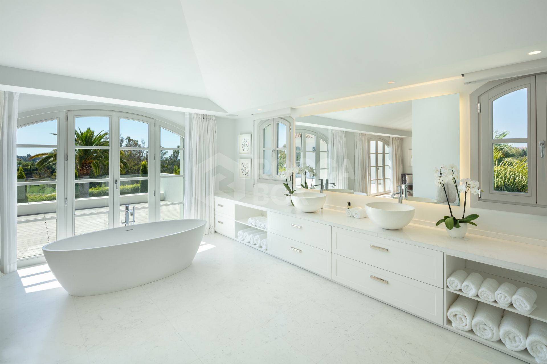 Magnificent Villa Overlooking Los Naranjos Golf Course