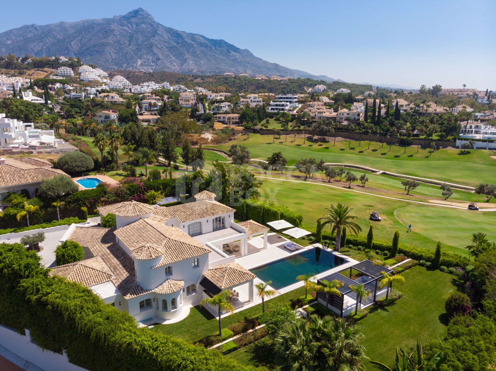 Magnificent Villa Overlooking Los Naranjos Golf Course