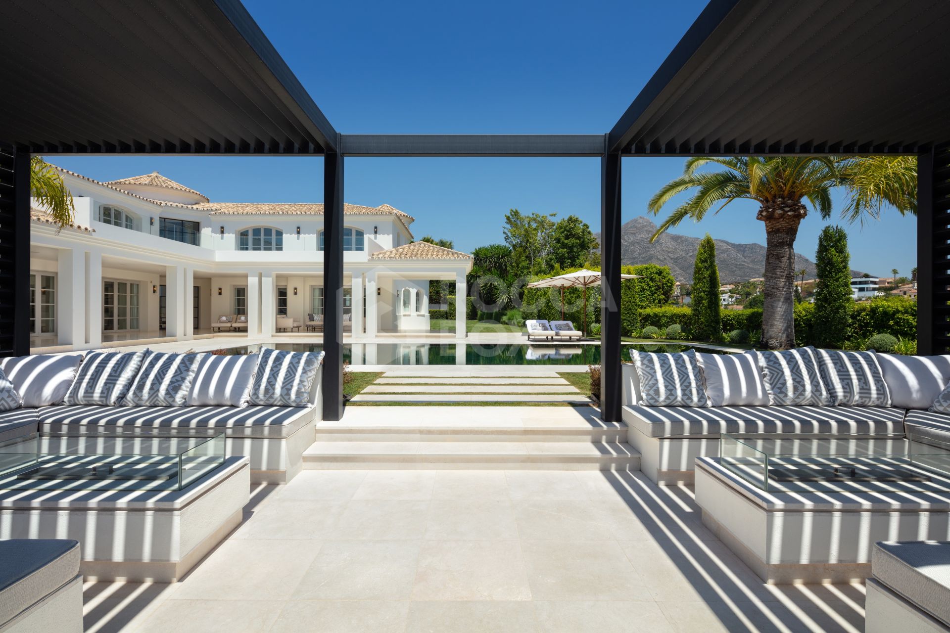 Magnificent Villa Overlooking Los Naranjos Golf Course