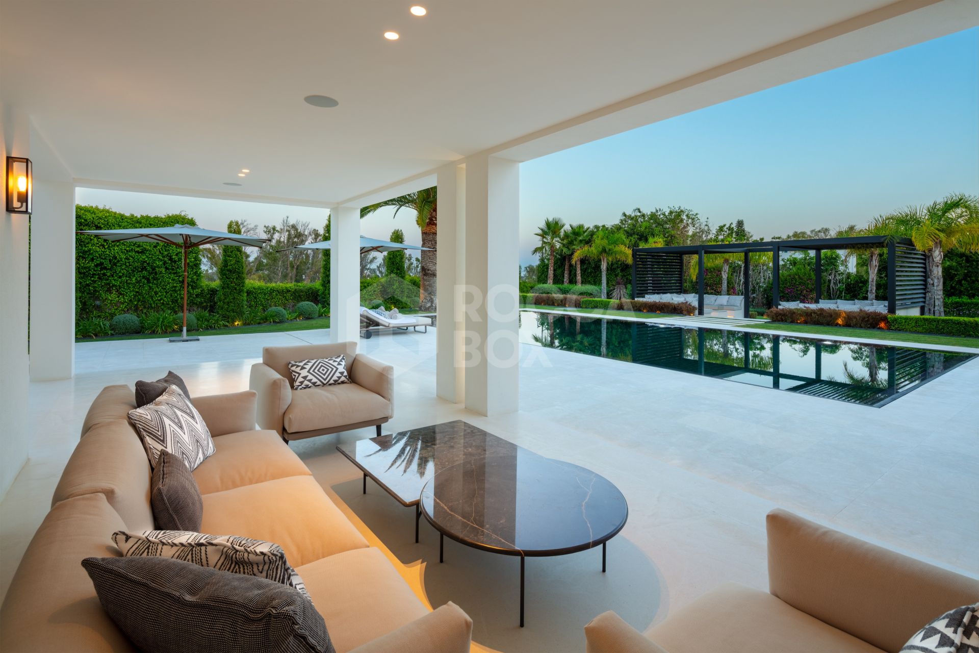 Magnificent Villa Overlooking Los Naranjos Golf Course
