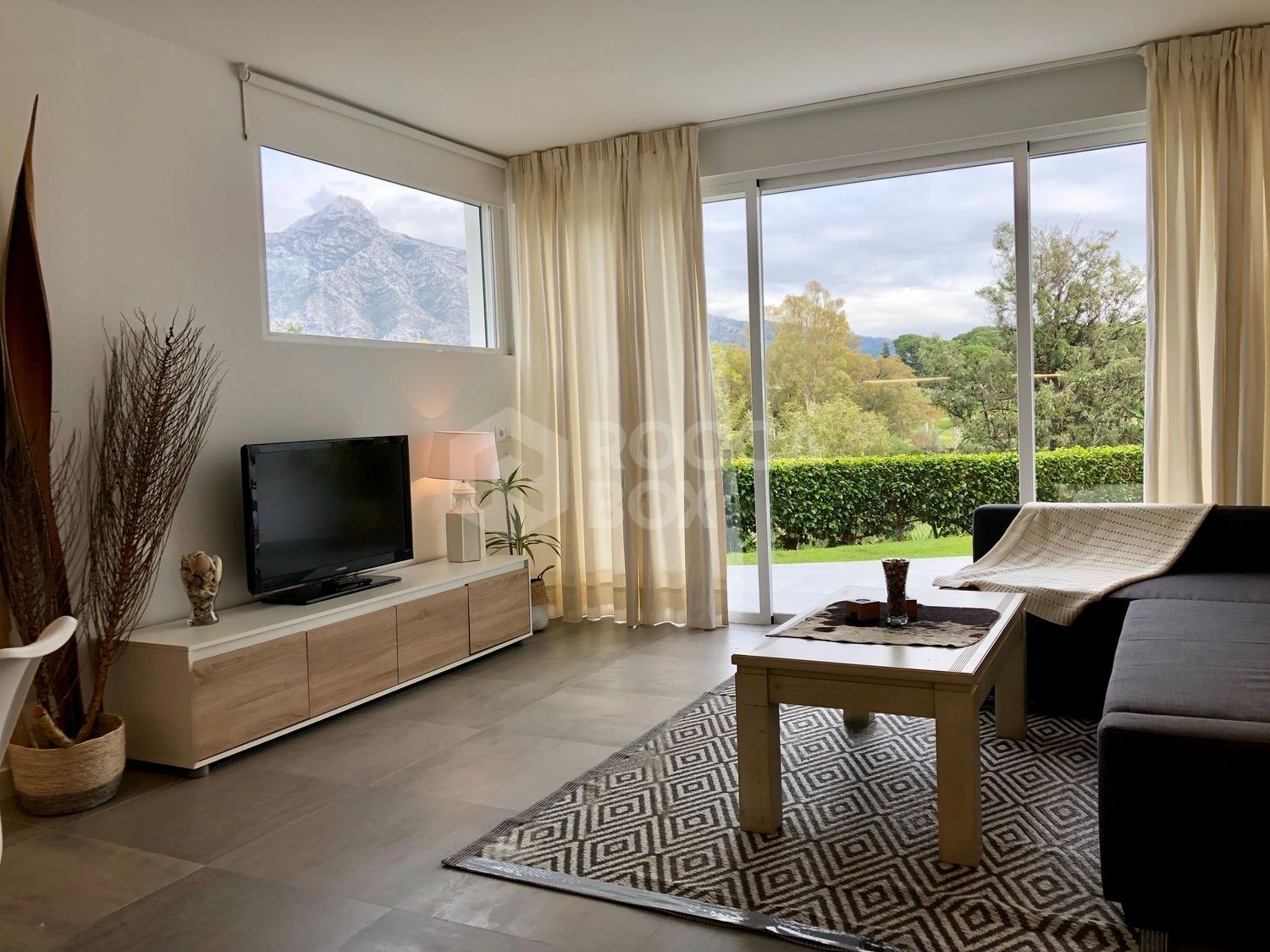 Ground Floor Apartment for Sale with Aloha Mountain Views