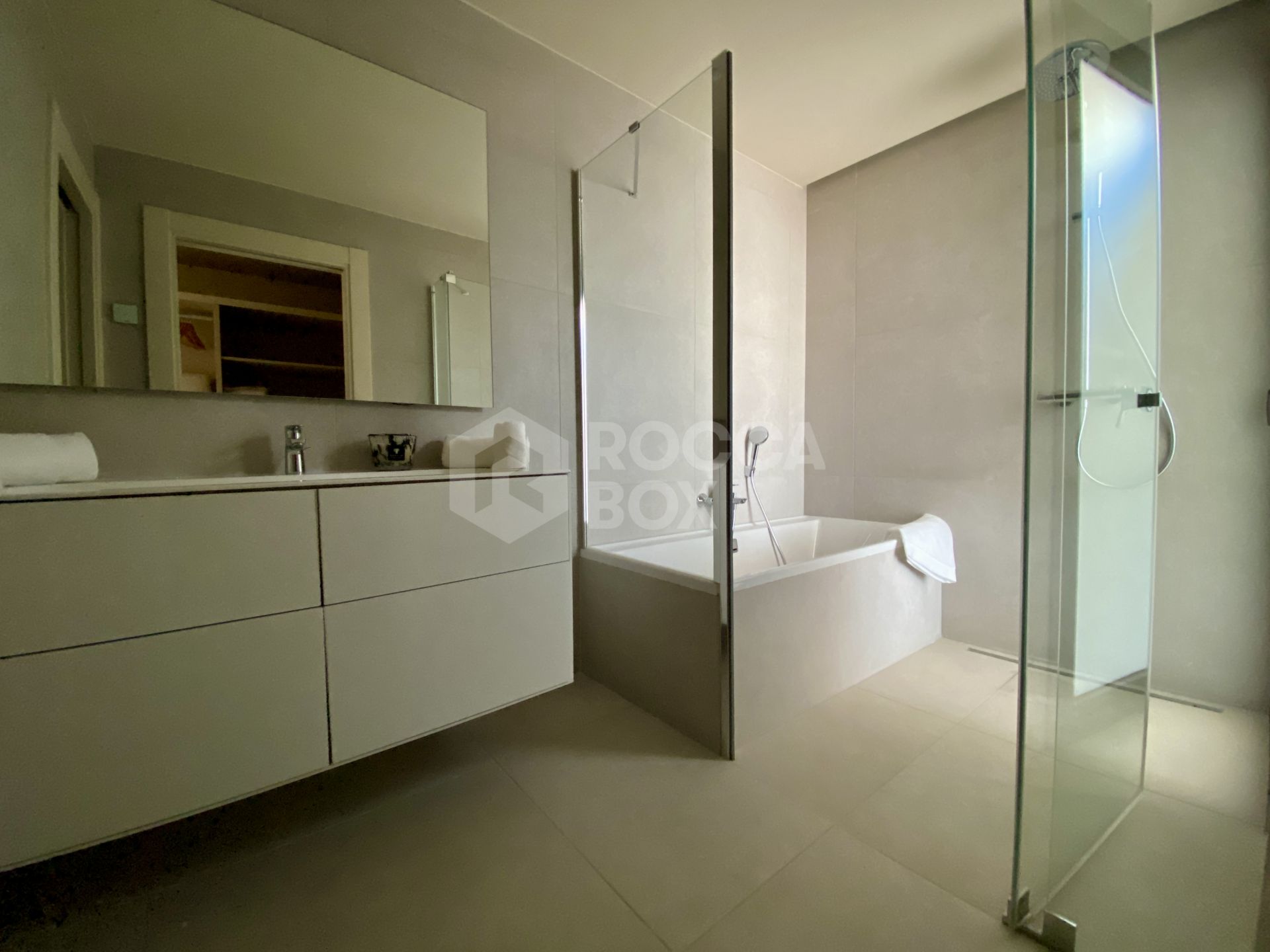 Modern Ground Floor Apartment with Sea Views and Private Garden