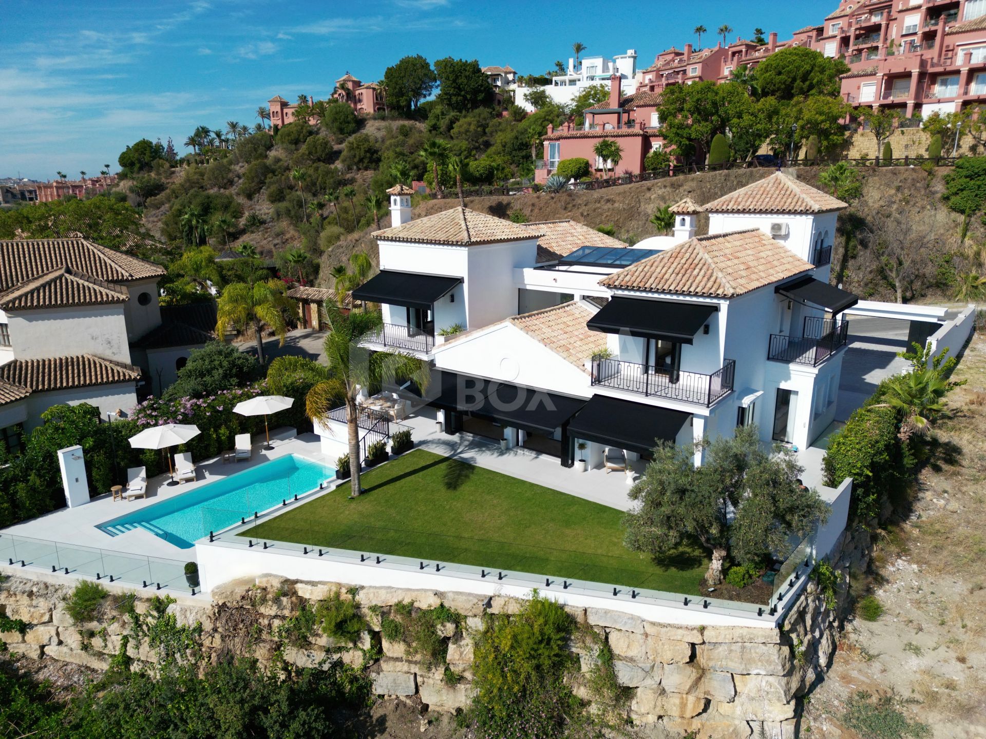 Villa with Panoramic, Mountain and Sea Views in La Quinta Marbella