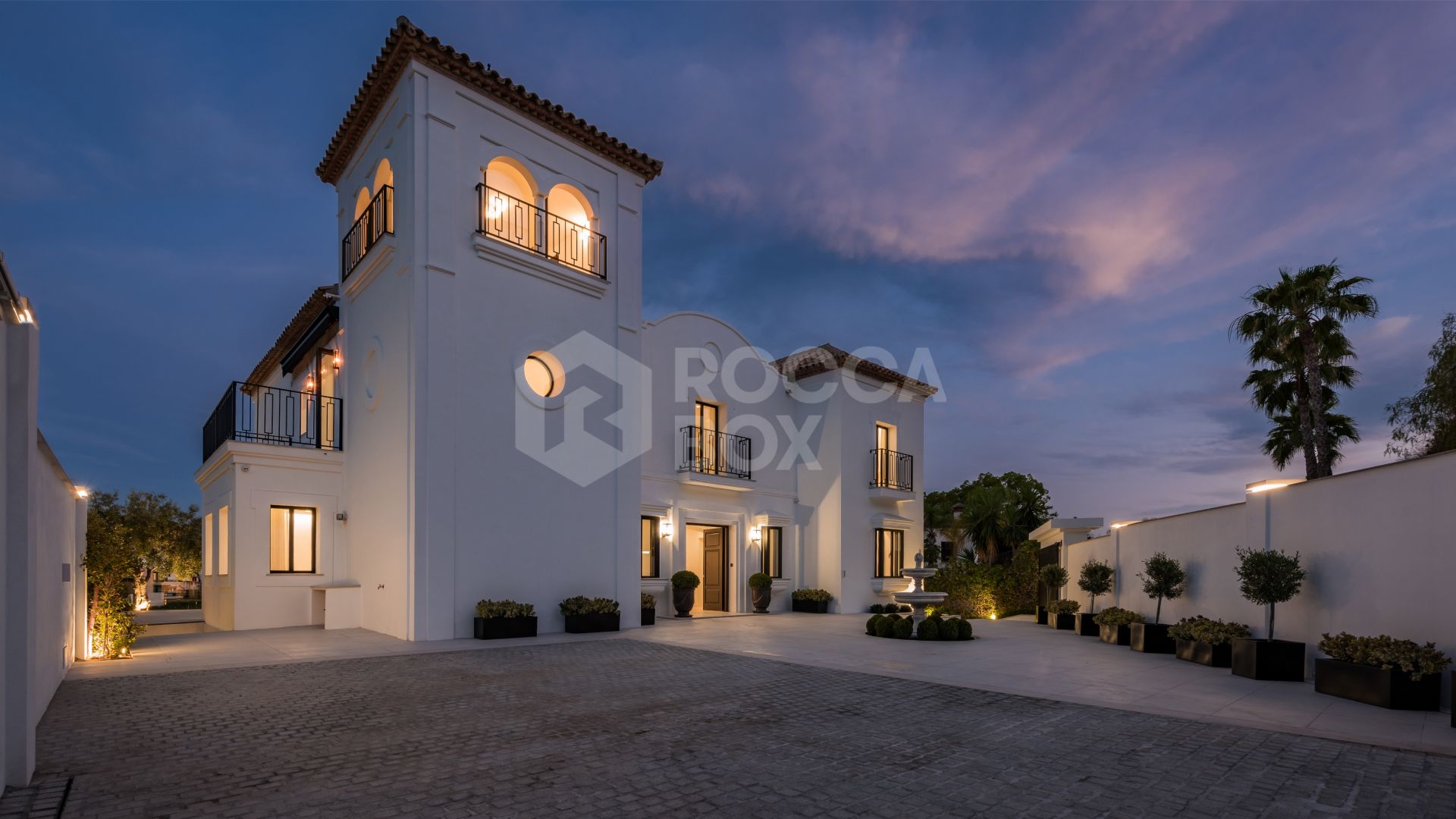 Villa with Panoramic, Mountain and Sea Views in La Quinta Marbella