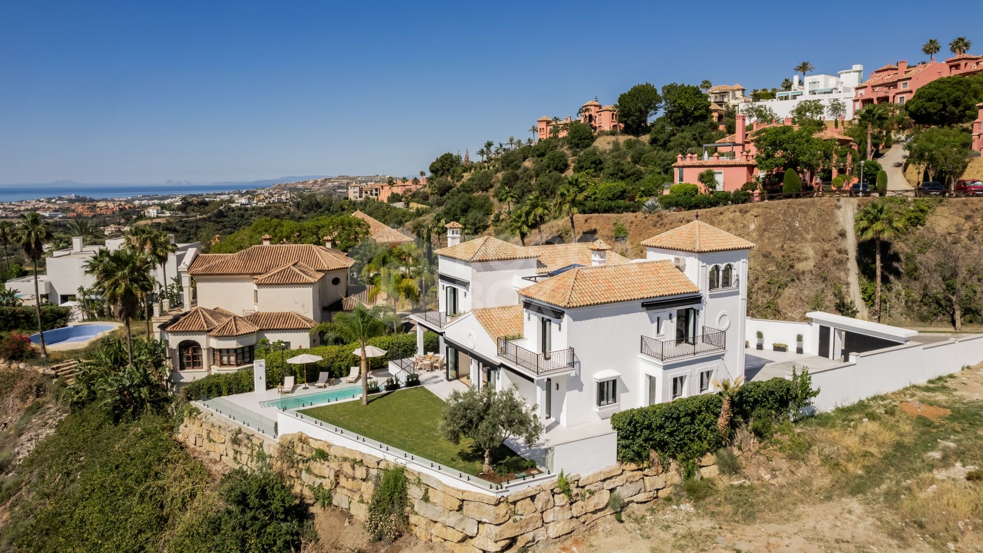 Villa with Panoramic, Mountain and Sea Views in La Quinta Marbella