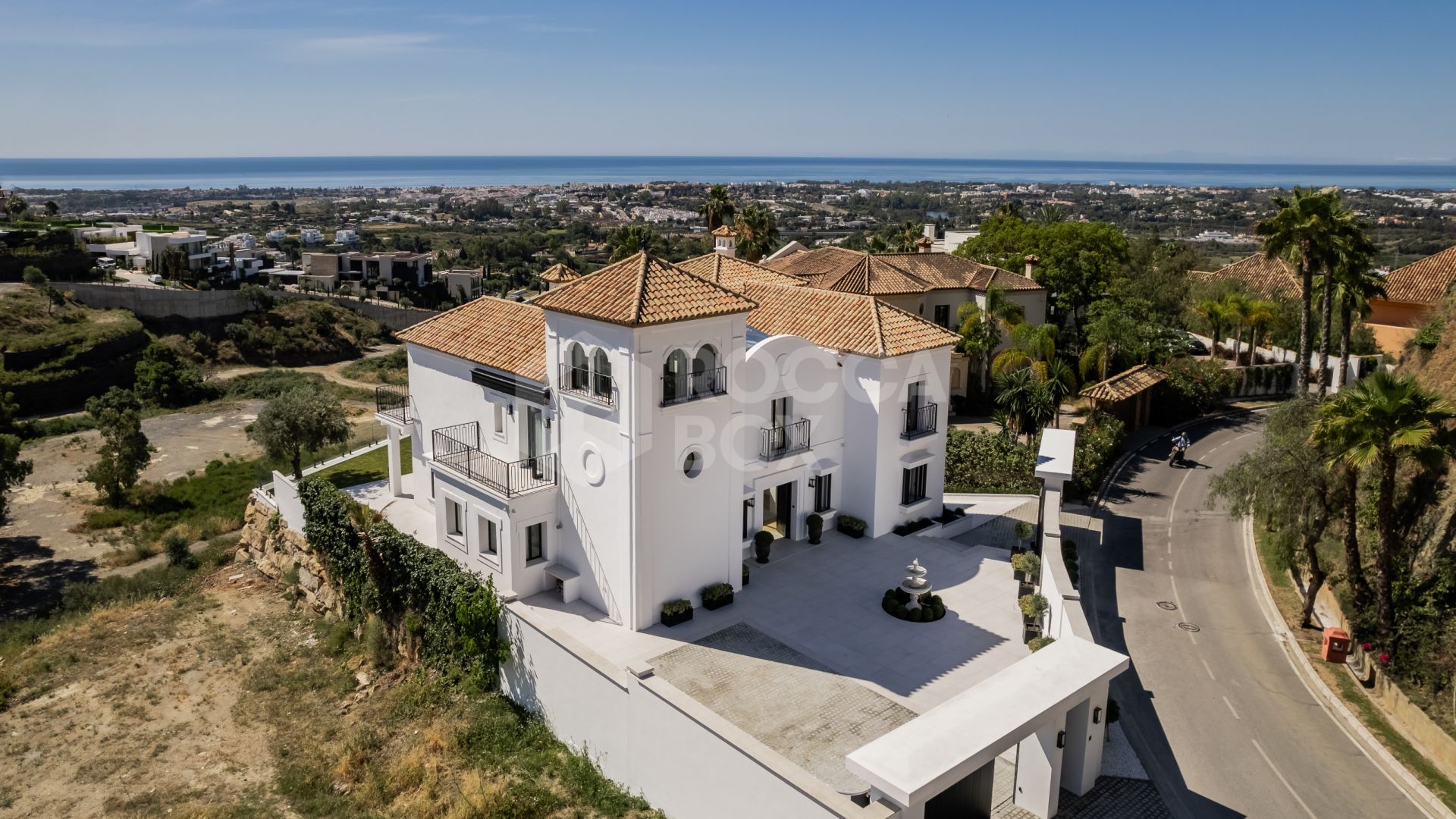 Villa with Panoramic, Mountain and Sea Views in La Quinta Marbella