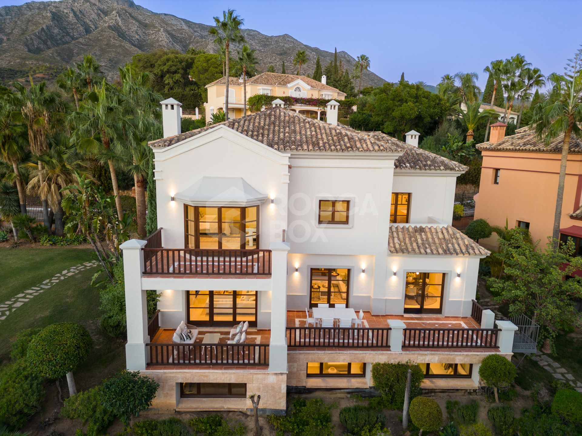 Villa in La Capellanía Urbanisation - Marbella Golden Mile