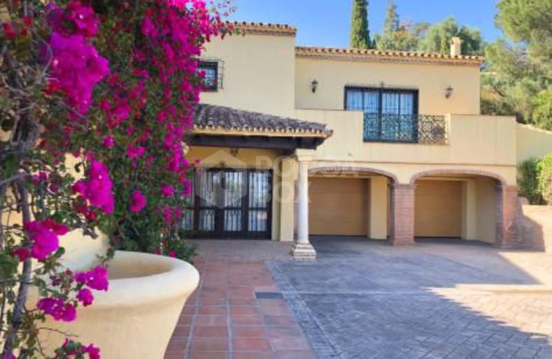 Villa for Sale in Benahavis