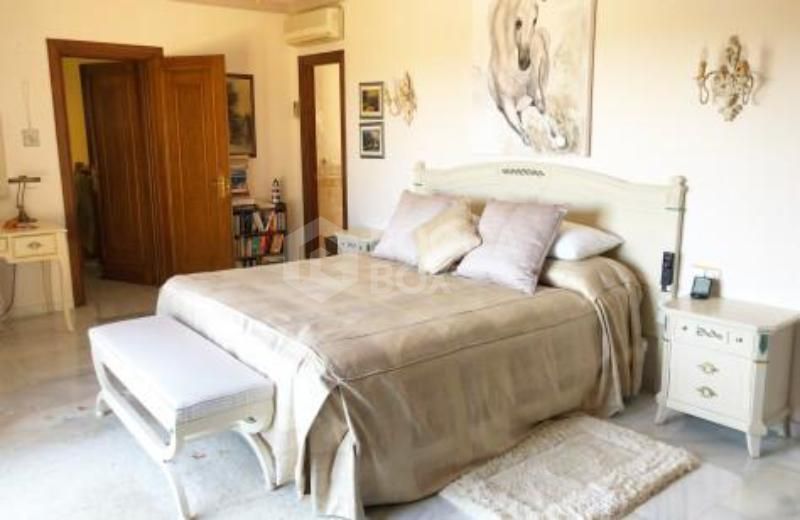 Villa for Sale in Benahavis