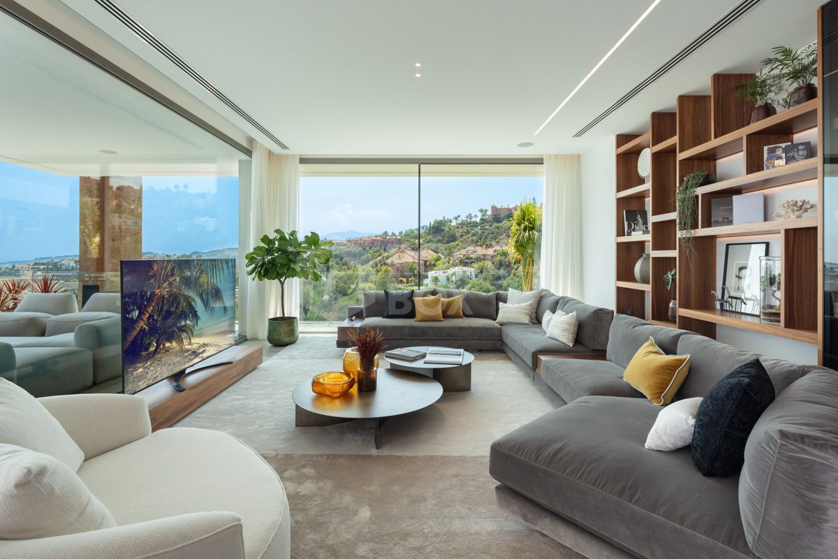 Modern Marvel of Luxury Living in La Quinta's Exclusive Hills
