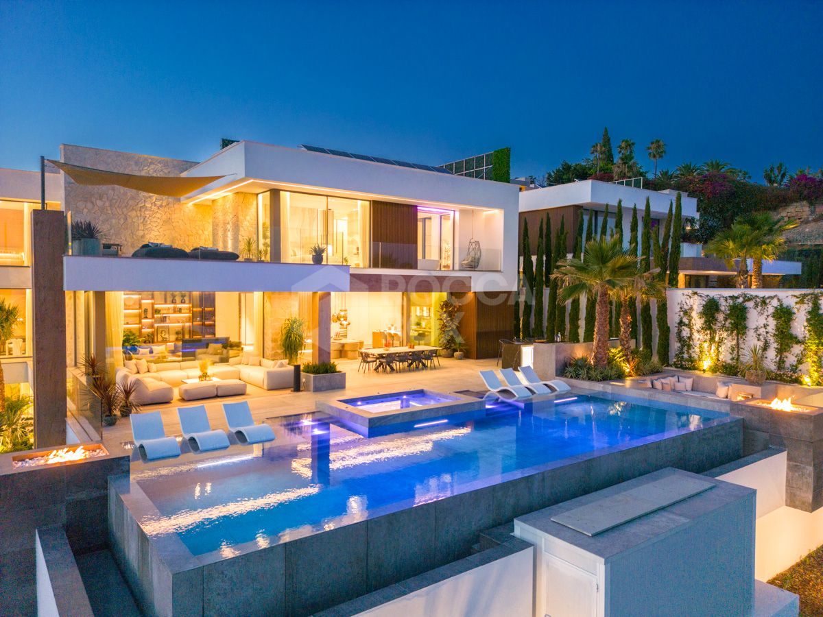 Modern Marvel of Luxury Living in La Quinta's Exclusive Hills