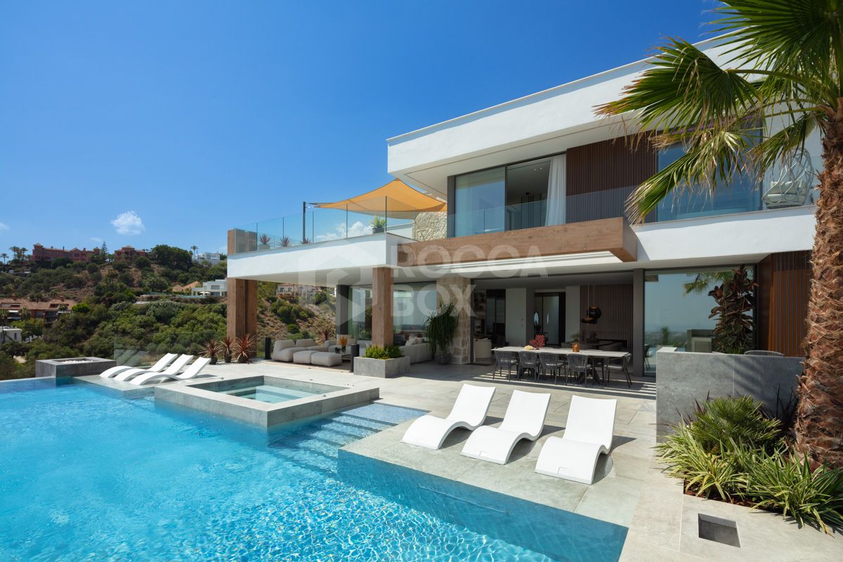 Modern Marvel of Luxury Living in La Quinta's Exclusive Hills