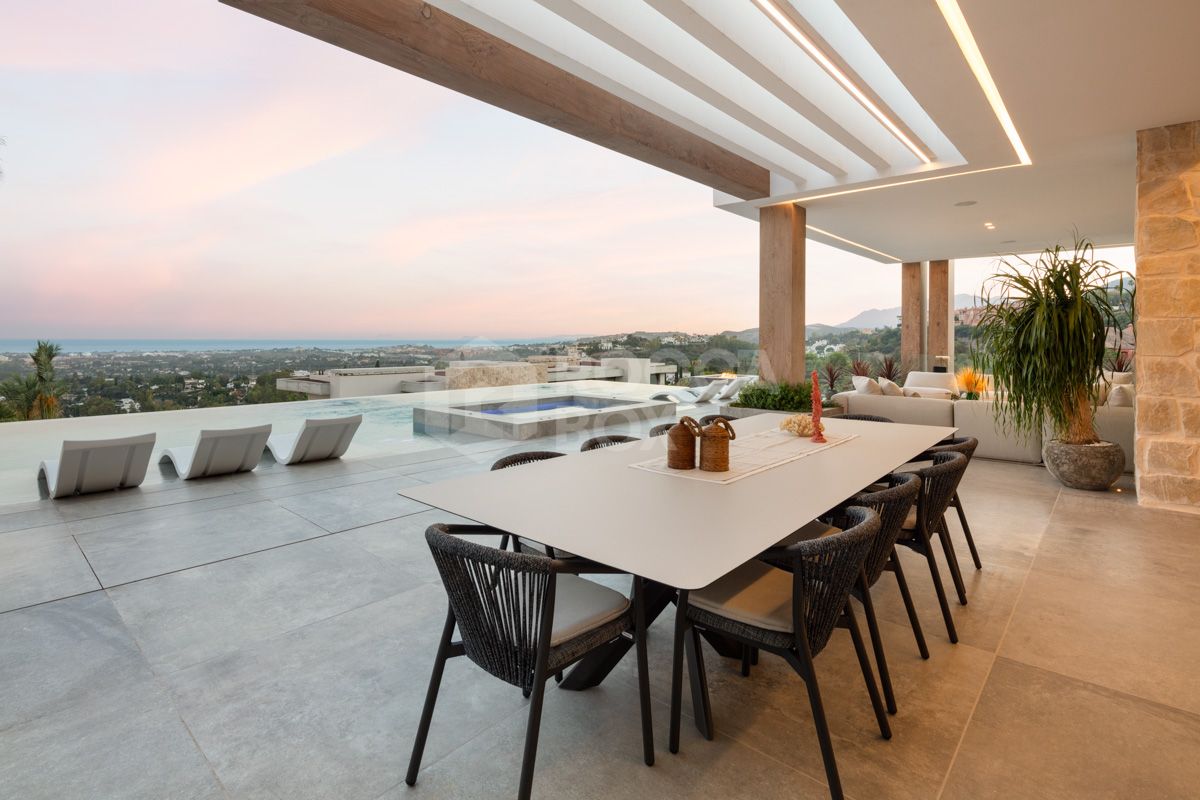 Modern Marvel of Luxury Living in La Quinta's Exclusive Hills