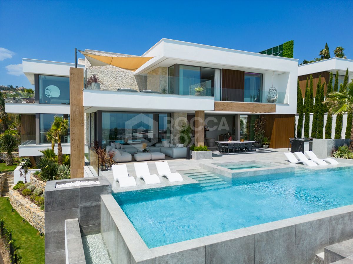 Modern Marvel of Luxury Living in La Quinta's Exclusive Hills