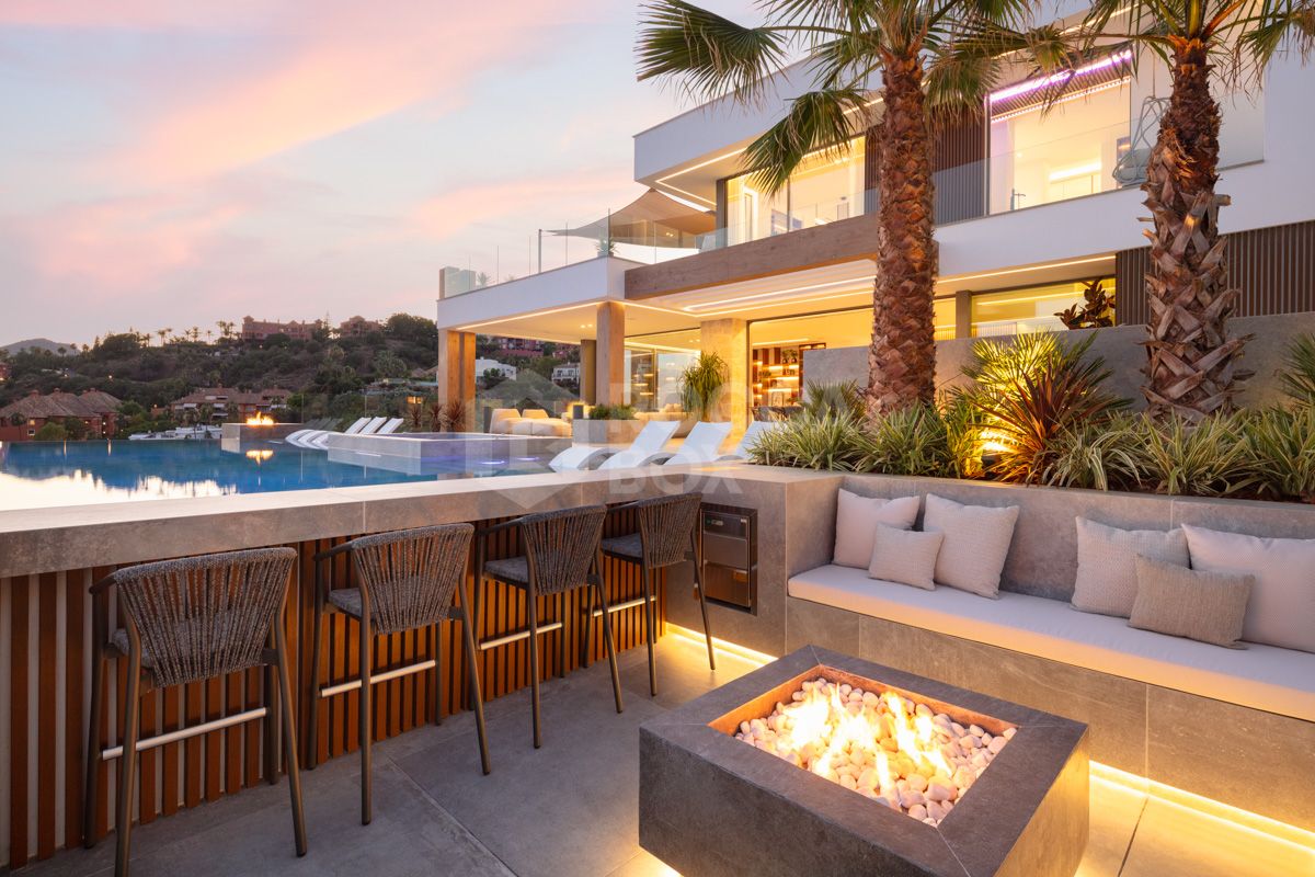 Modern Marvel of Luxury Living in La Quinta's Exclusive Hills