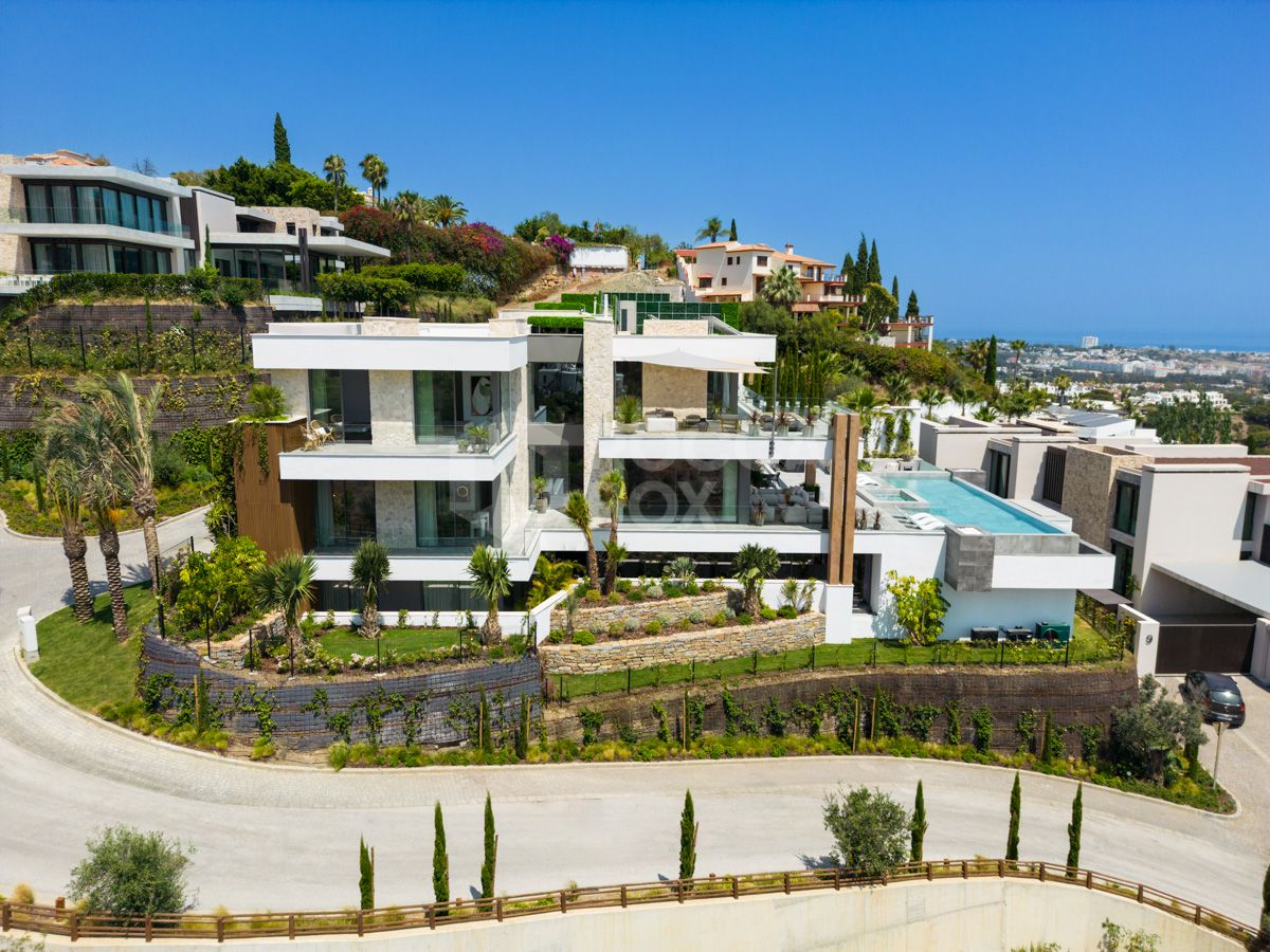 Modern Marvel of Luxury Living in La Quinta's Exclusive Hills