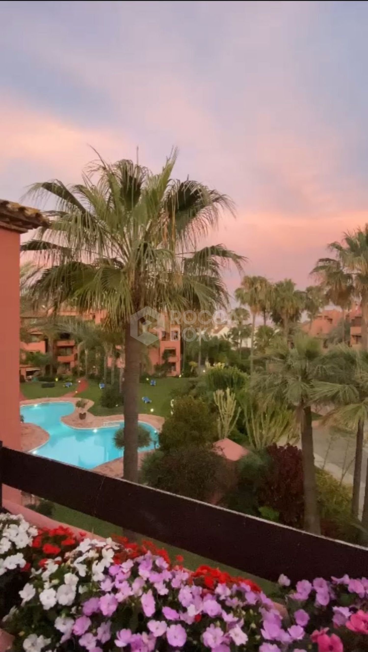 Penthouse in Marbella with Direct Access to Beach!