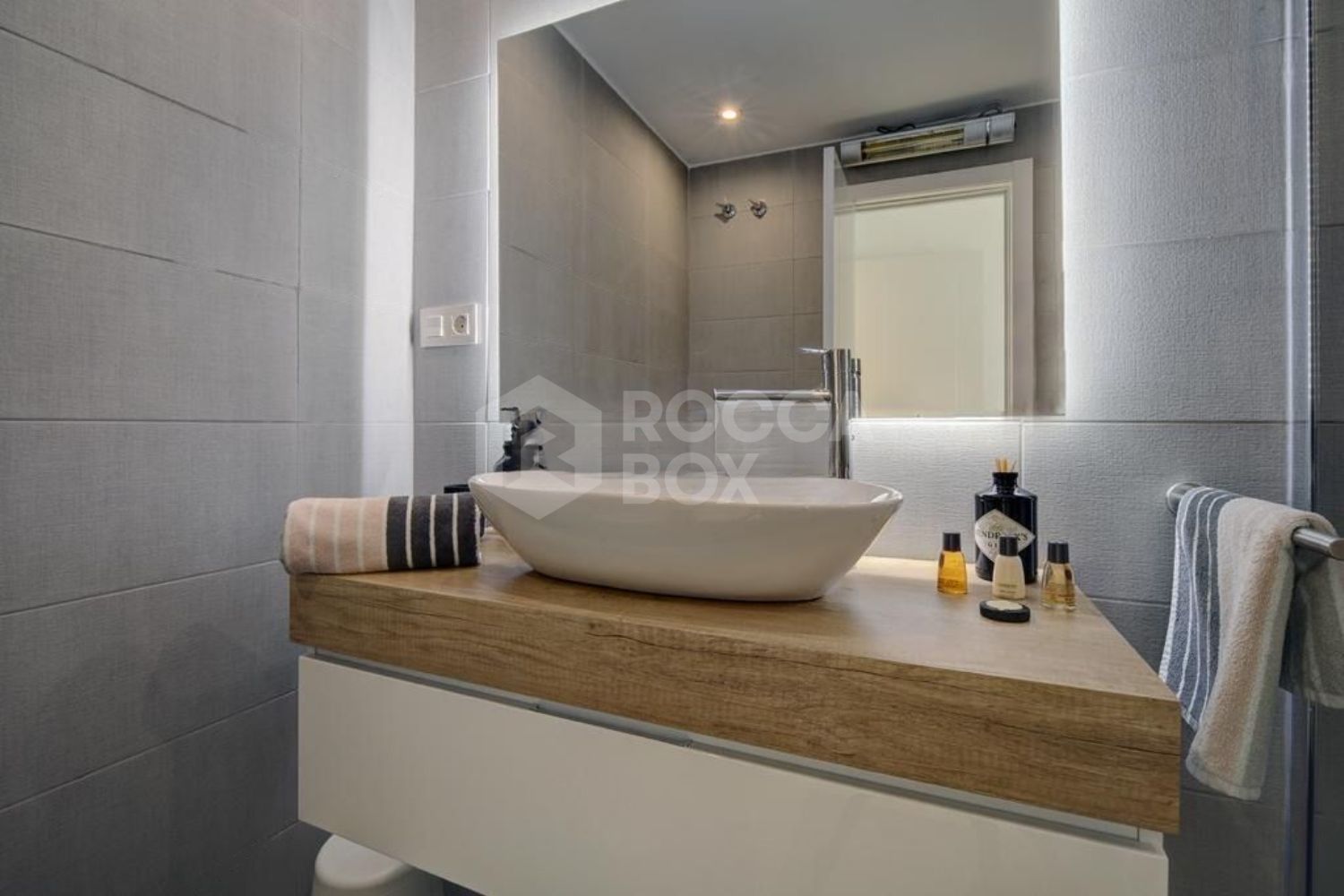 Penthouse in Marbella with Direct Access to Beach!
