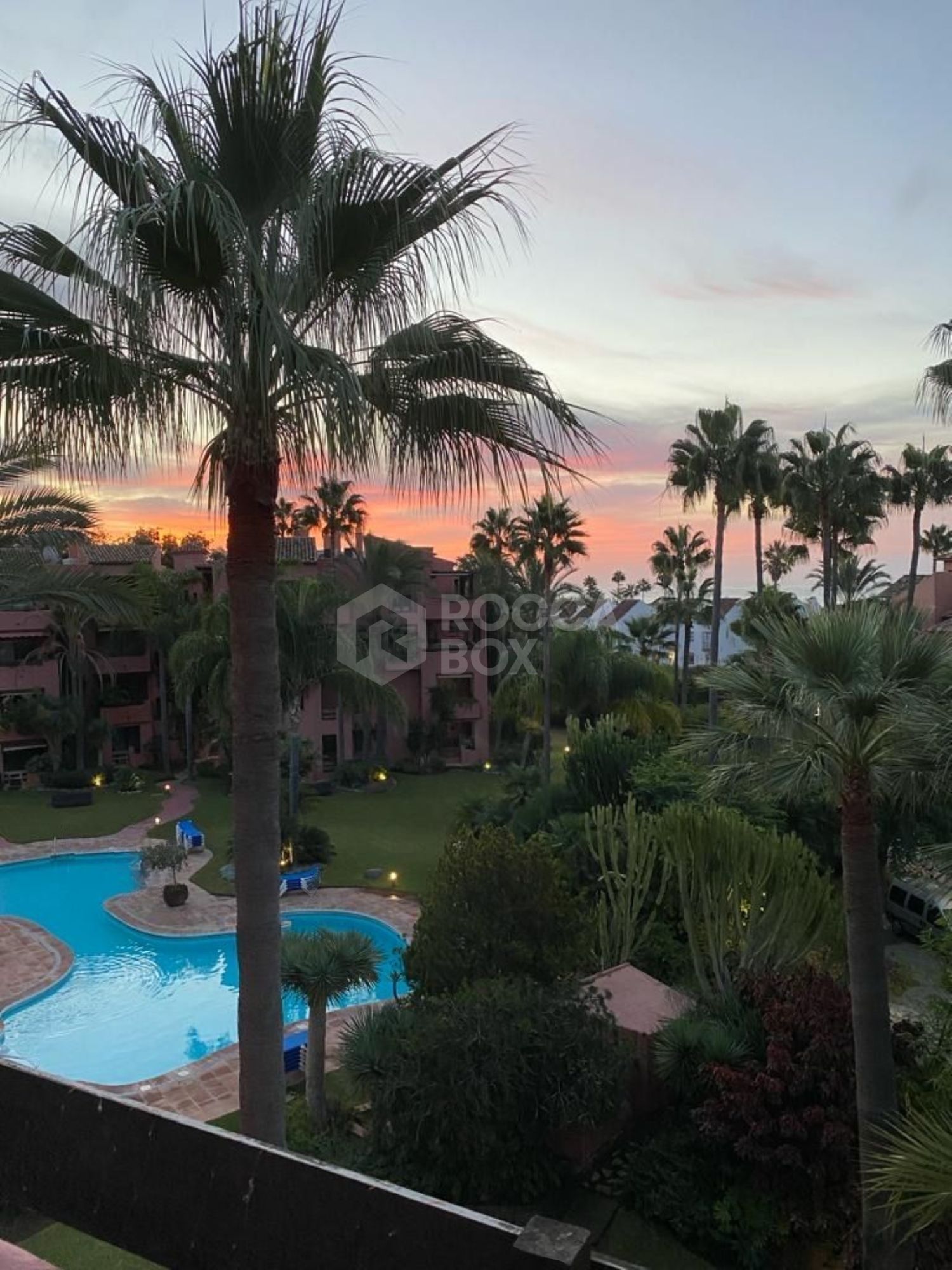 Penthouse in Marbella with Direct Access to Beach!