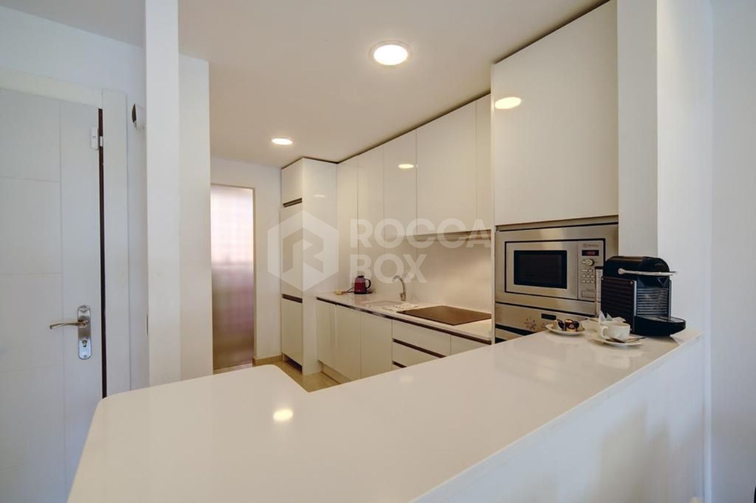Penthouse in Marbella with Direct Access to Beach!