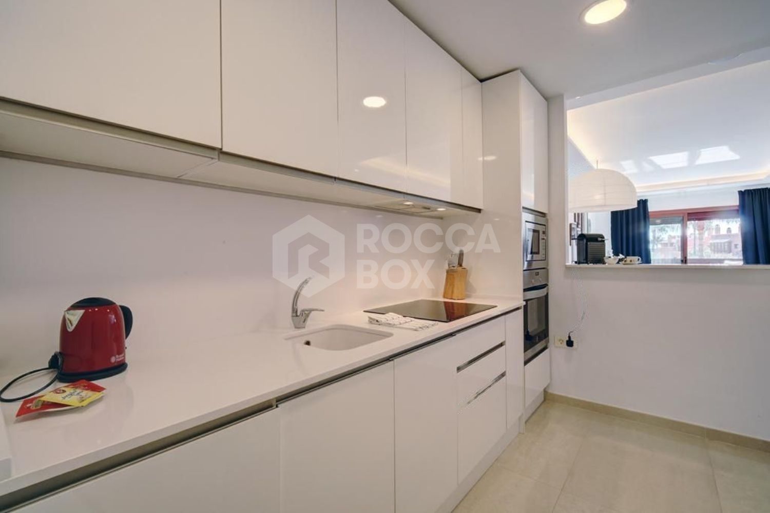 Penthouse in Marbella with Direct Access to Beach!