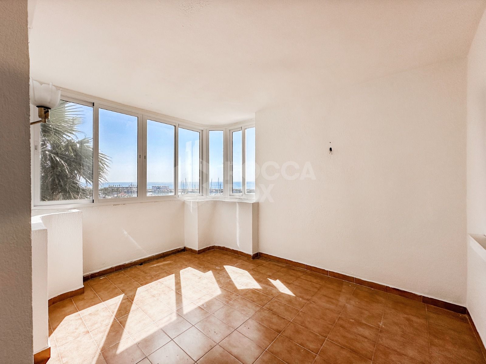 Unfurnished 2 bedroom apartment with sea views in Estepona Port.