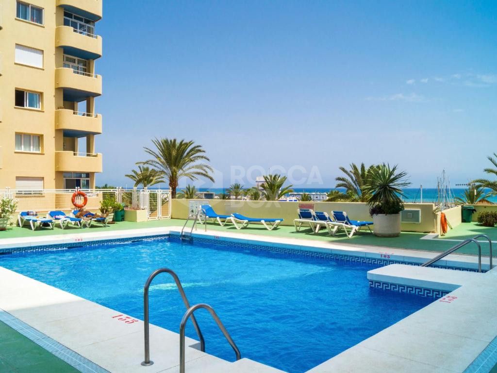 Unfurnished 2 bedroom apartment with sea views in Estepona Port.