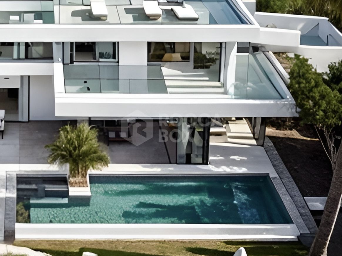 Stunning Modern Villa on the Prestigious Marbella Golden Mile