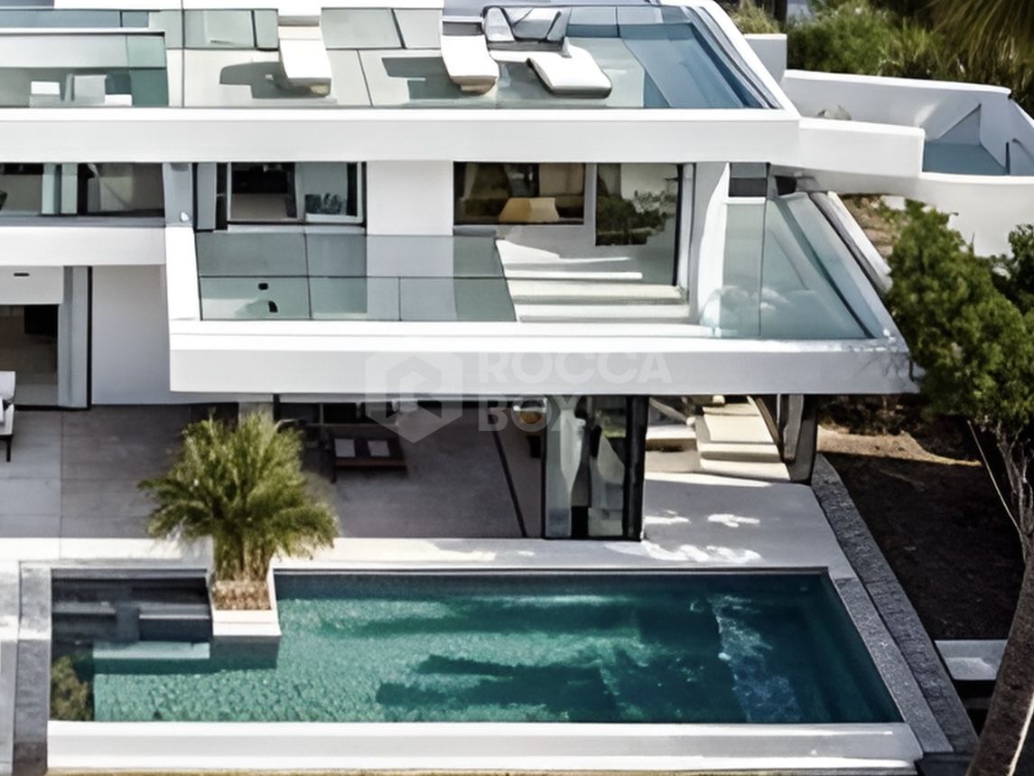 Stunning Modern Villa on the Prestigious Marbella Golden Mile