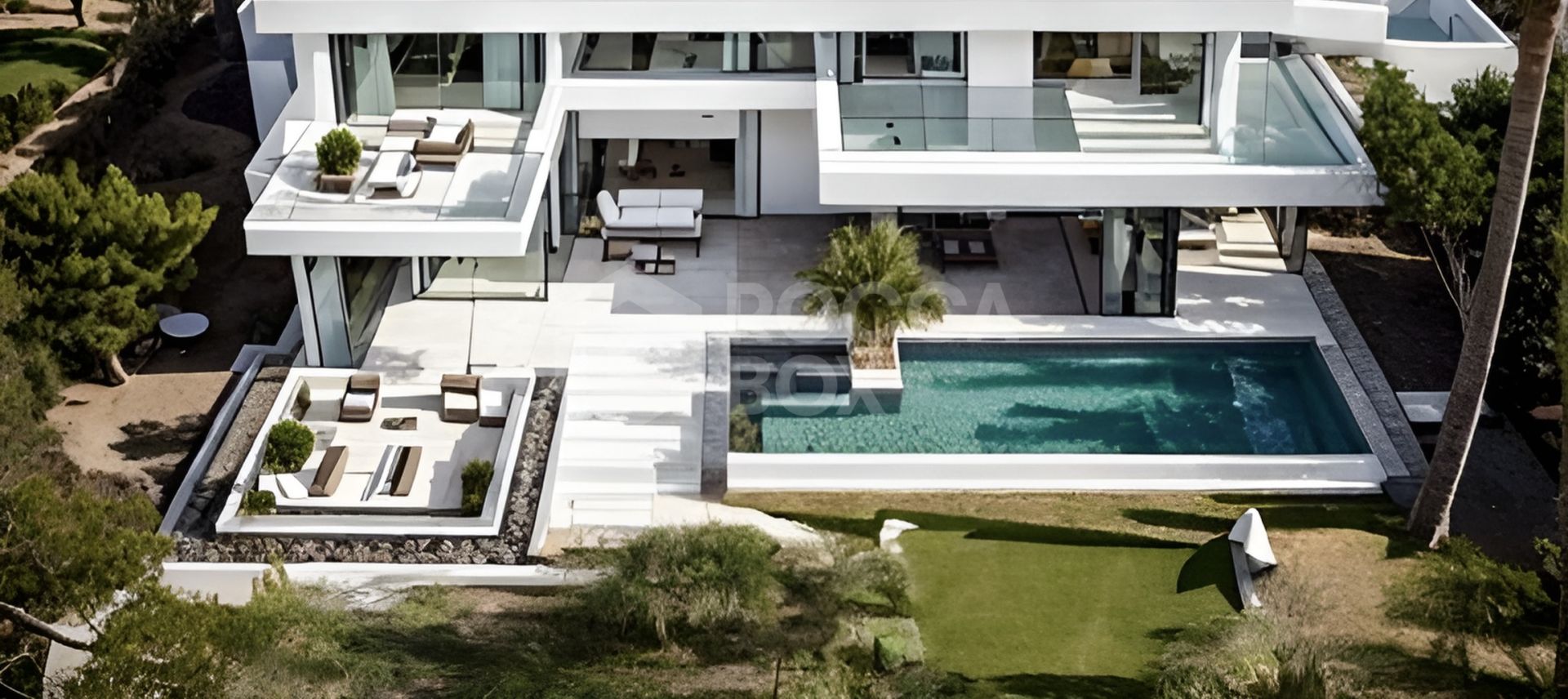 Stunning Modern Villa on the Prestigious Marbella Golden Mile