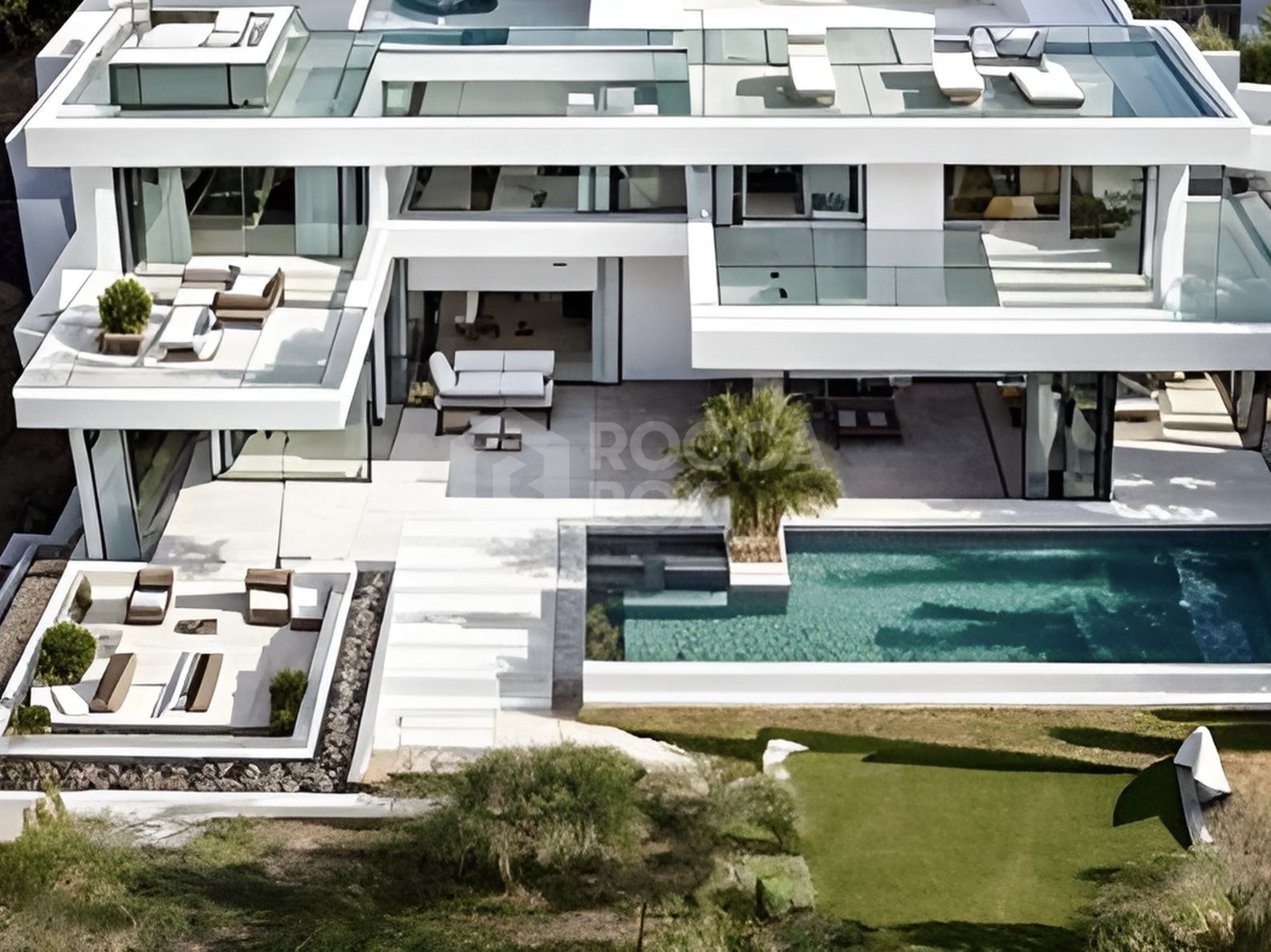 Stunning Modern Villa on the Prestigious Marbella Golden Mile