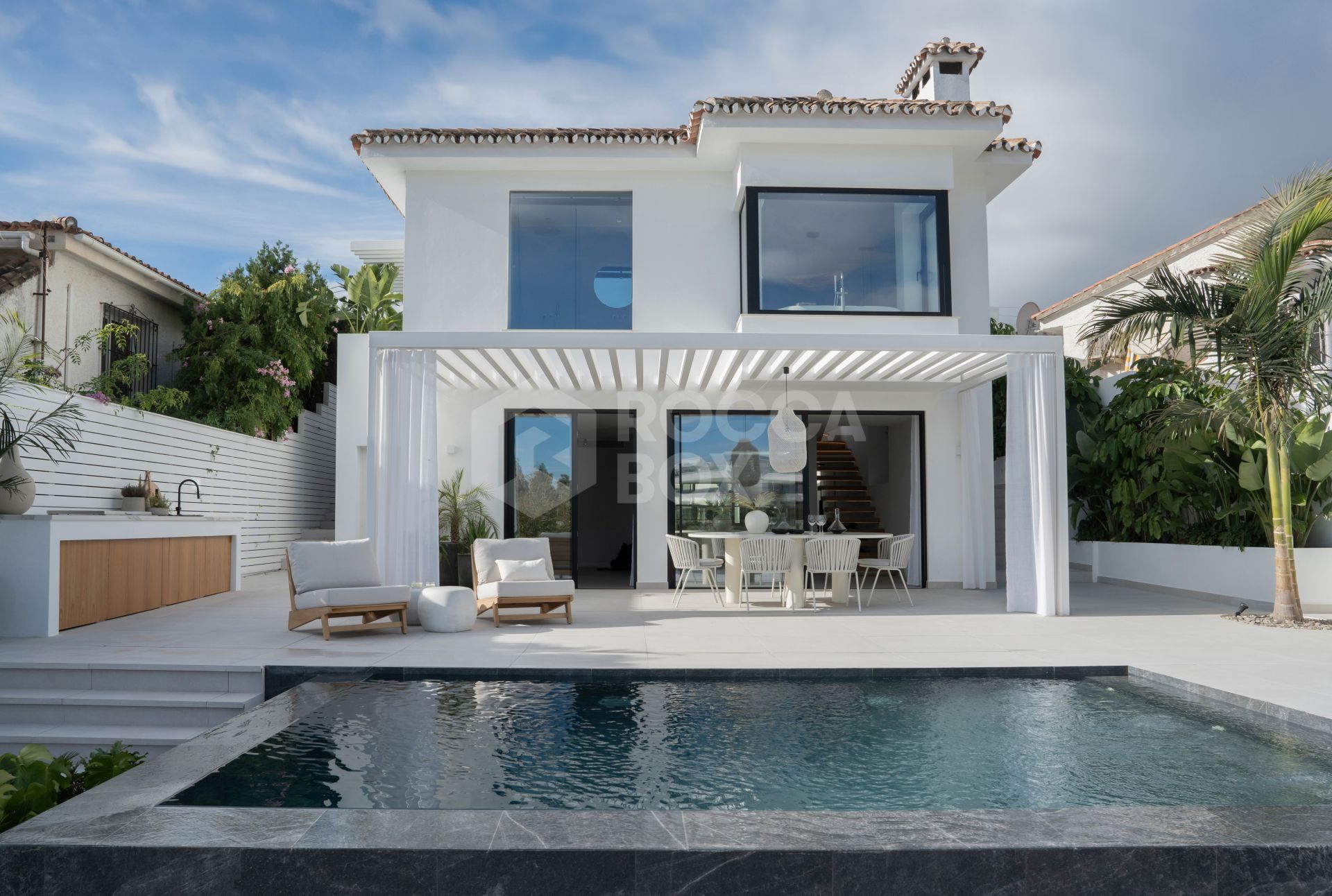 Exquisite 5-Bedroom Scandinavian Villa: A Haven of Elegance Steps from Puerto Banús