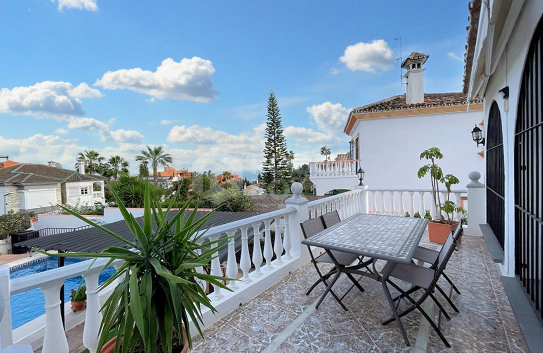 Villa for short term rent in Buenas Noches, Estepona West