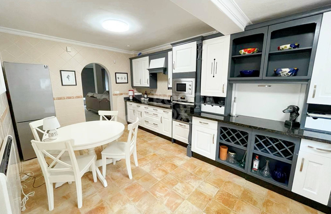 Villa for short term rent in Buenas Noches, Estepona West