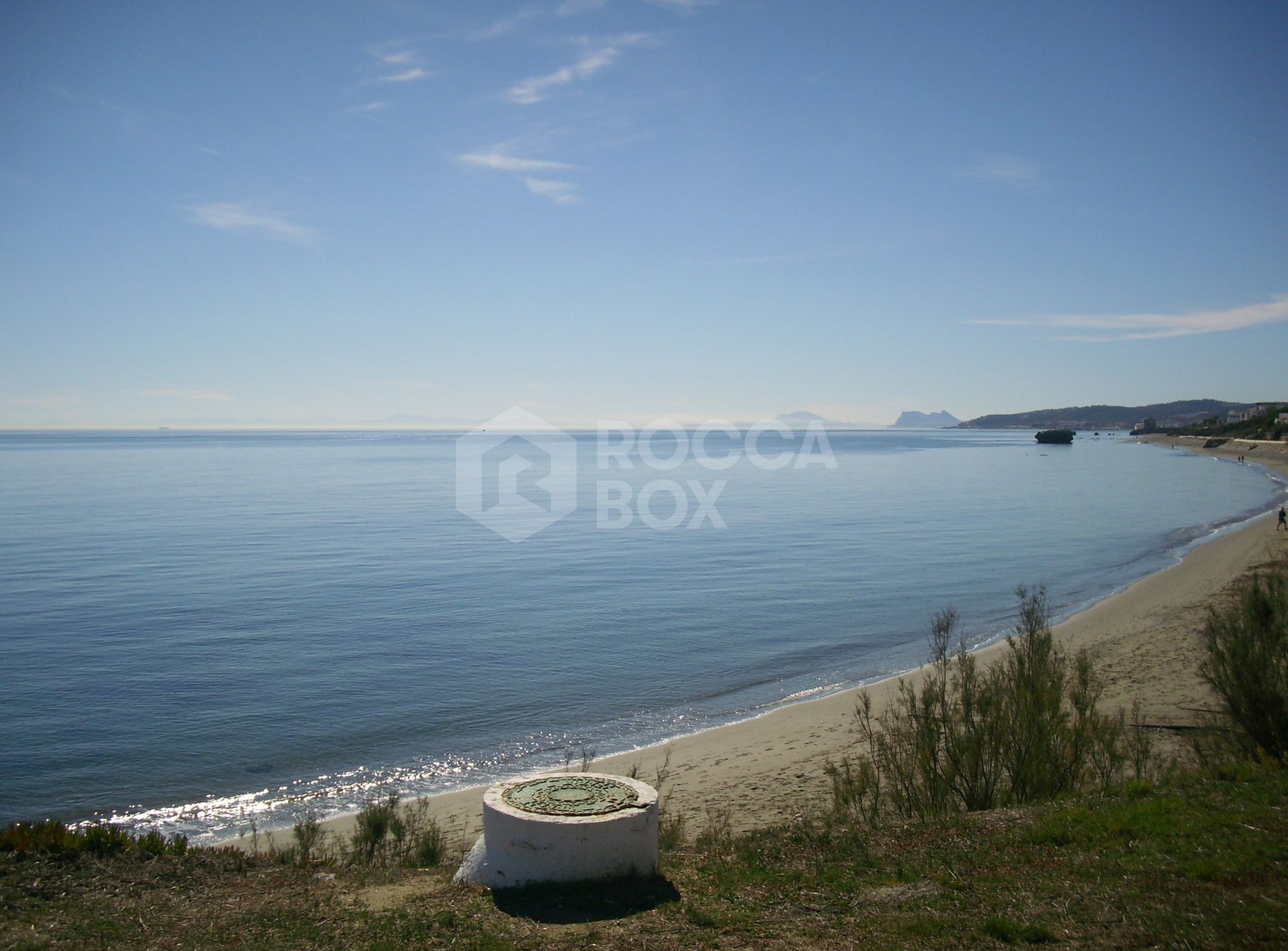 By the Mediterranean: Luxurious 4-Bedroom Apartment in Estepona