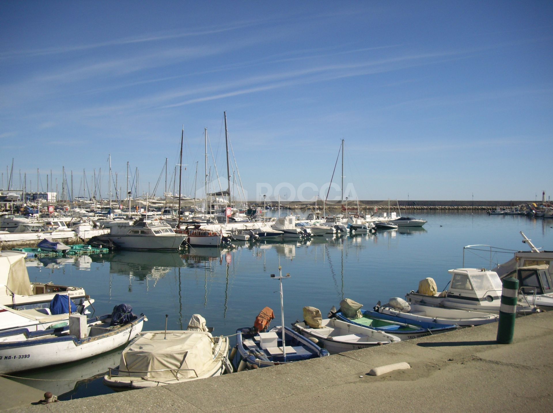 By the Mediterranean: Luxurious 4-Bedroom Apartment in Estepona