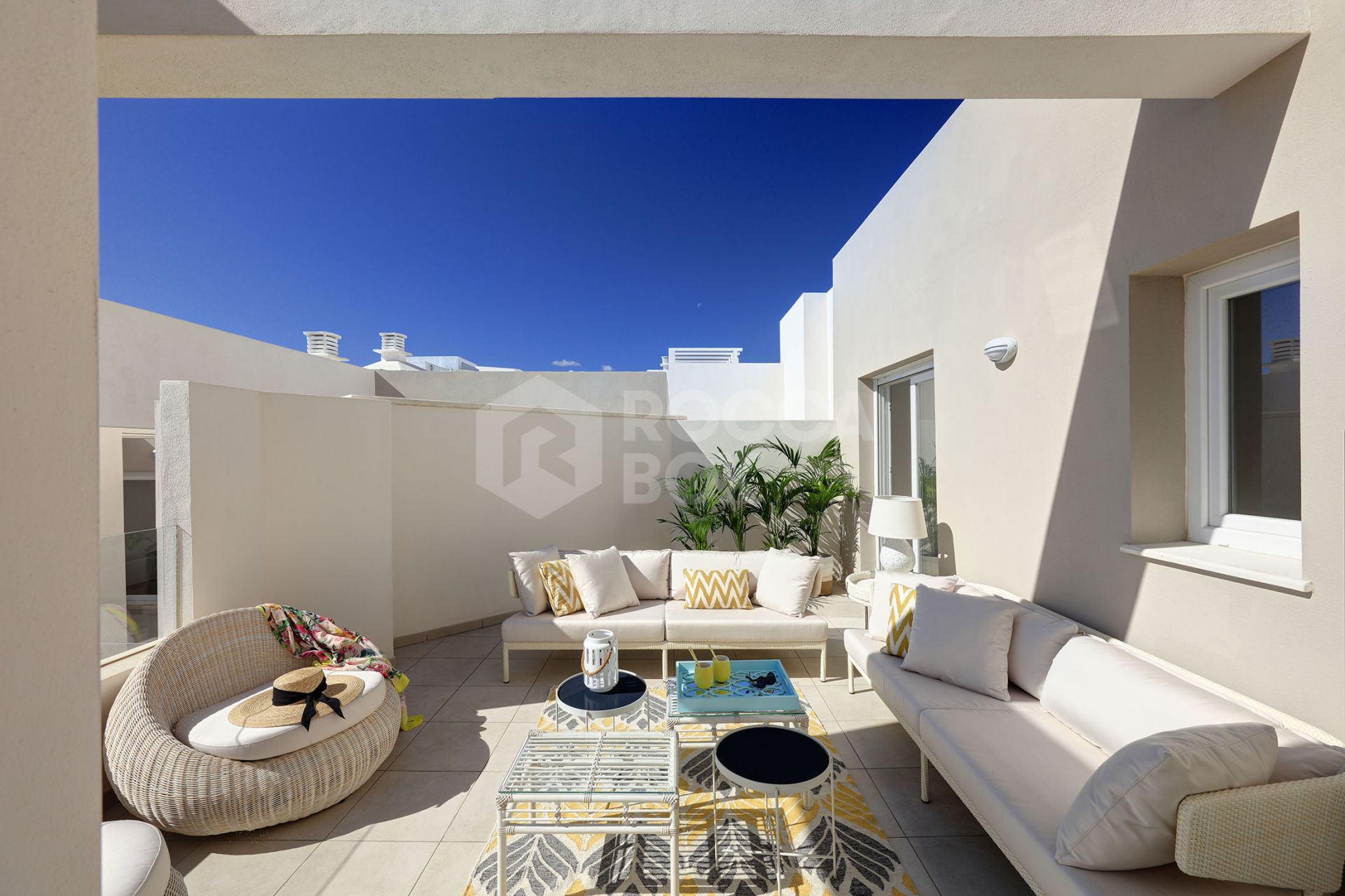 Redefining Coastal Living: Luxury Apartment in Nueva Andalucia, Marbella, with a Rooftop Oasis for Ultimate Relaxation