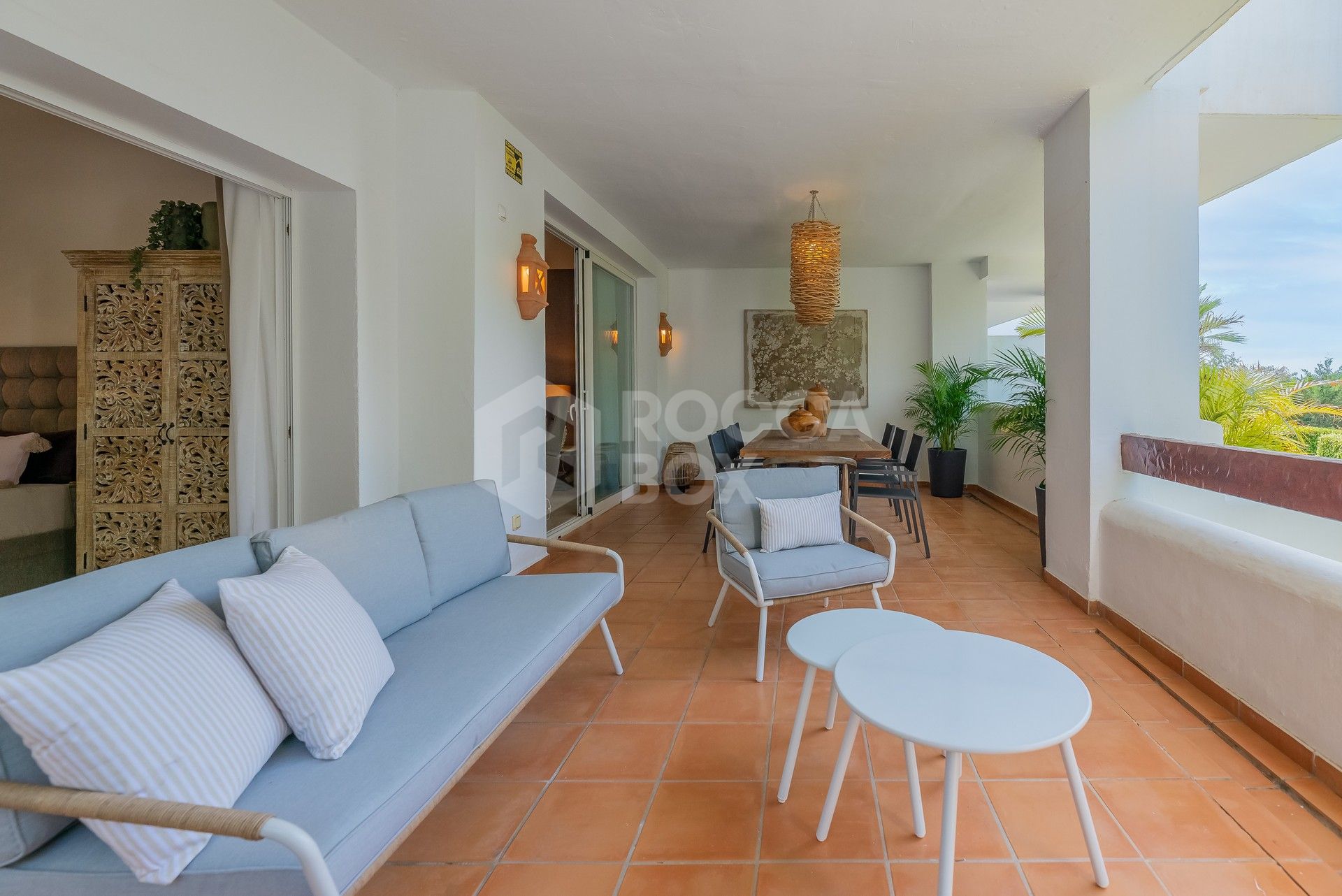 Exceptional 3 Bedroom Apartment in Nueva Andalucía: Luxury, Privileged Location and Sea Views