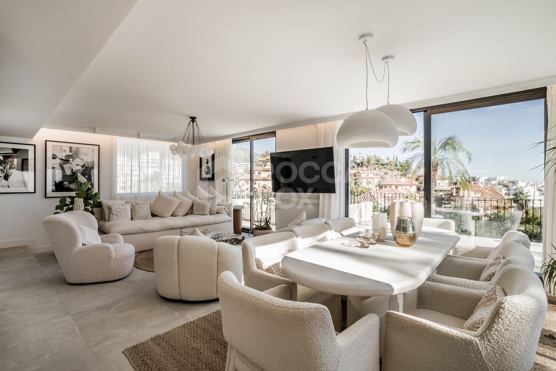 Sophisticated Elegance with Breathtaking Views: Villa in the Prestigious Golf Valley of Nueva Andalucía